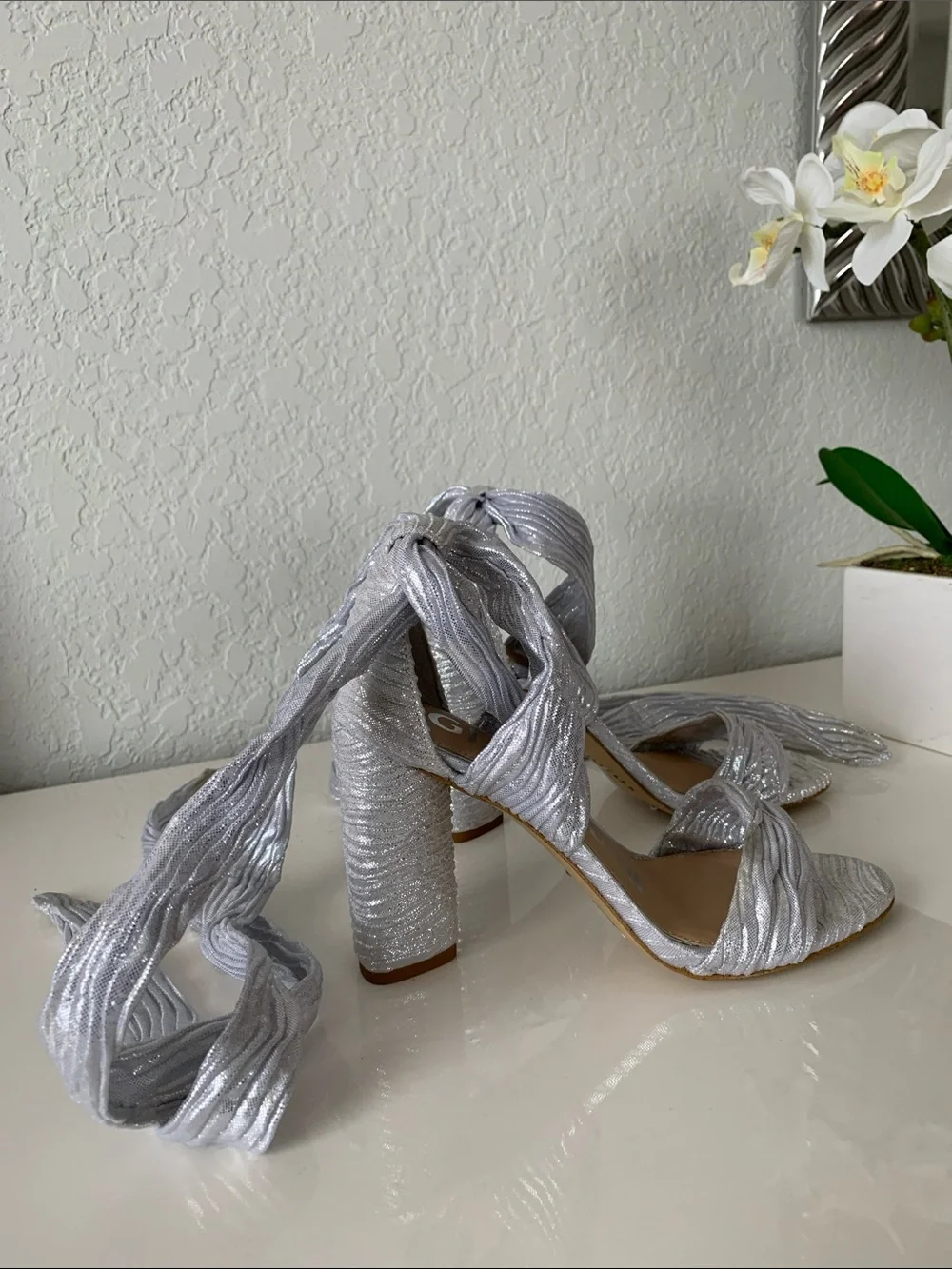 NWT Gianni Bini Silver Metallic Wrap Textured Tie Block Heels Size 6,5